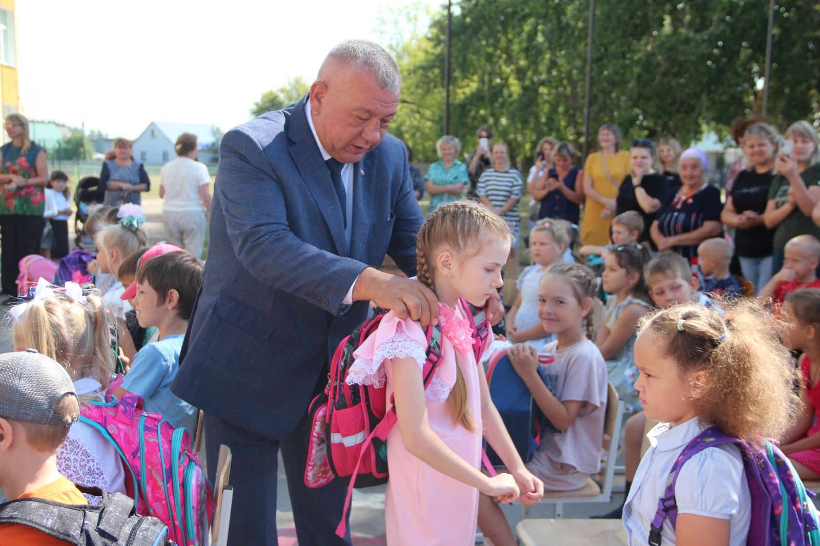 В первой городской школе прошла традиционная благотворительная акция «Помоги собраться в школу»