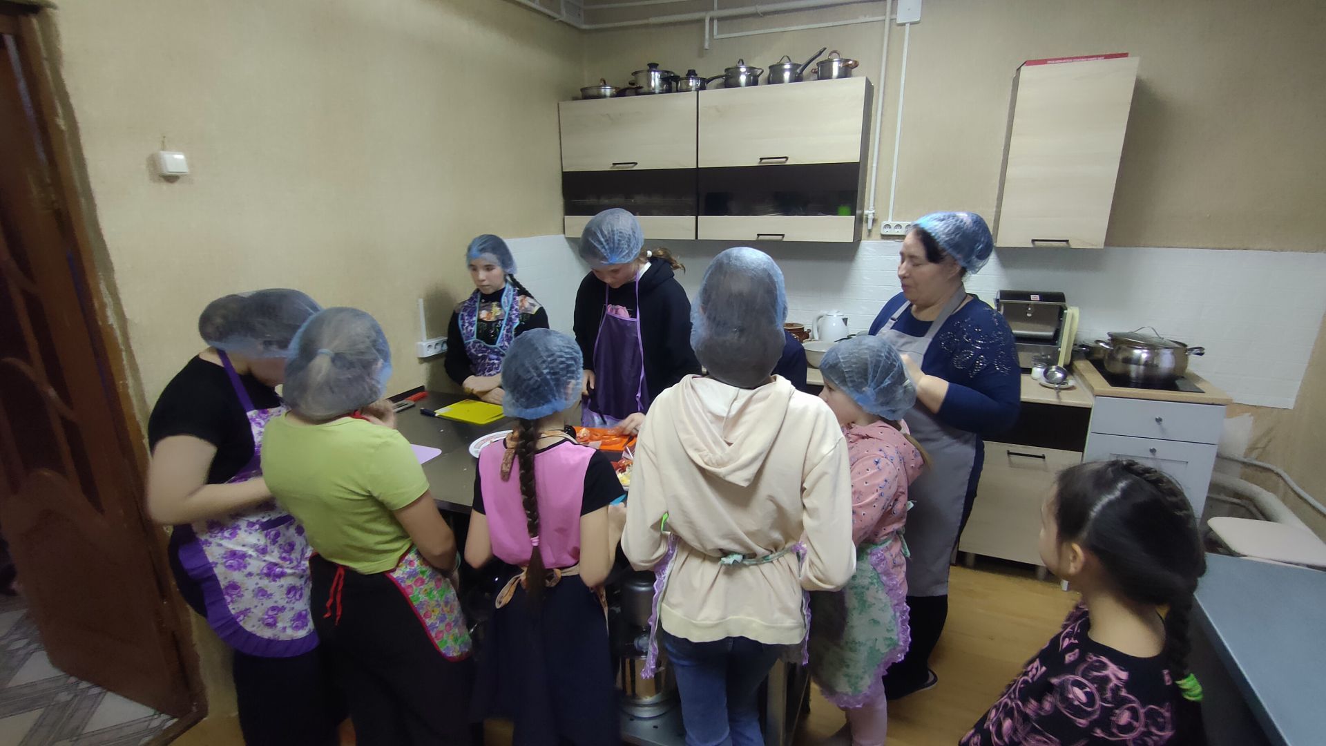 Состоялись первые занятия кружков проекта "Кухня и мастерская Хозяюшки"