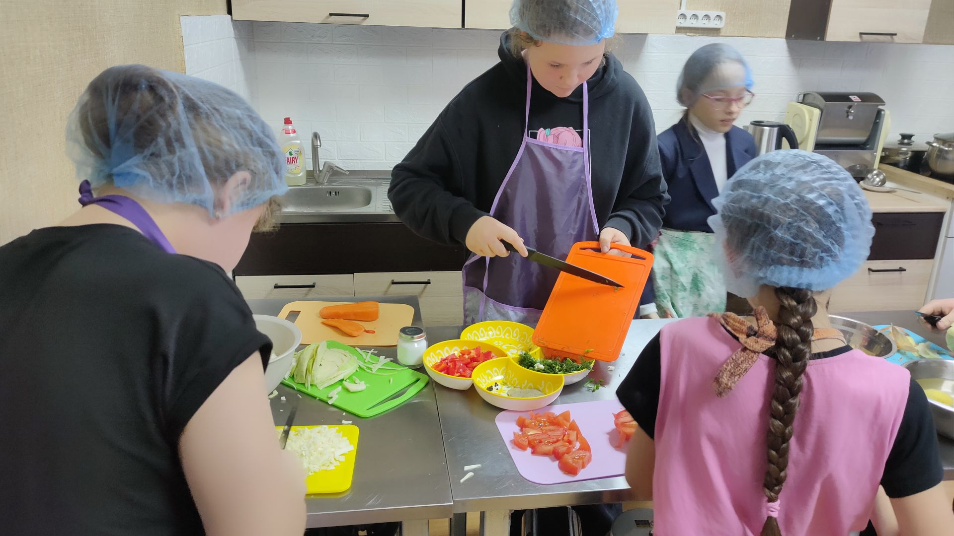 Состоялись первые занятия кружков проекта "Кухня и мастерская Хозяюшки"