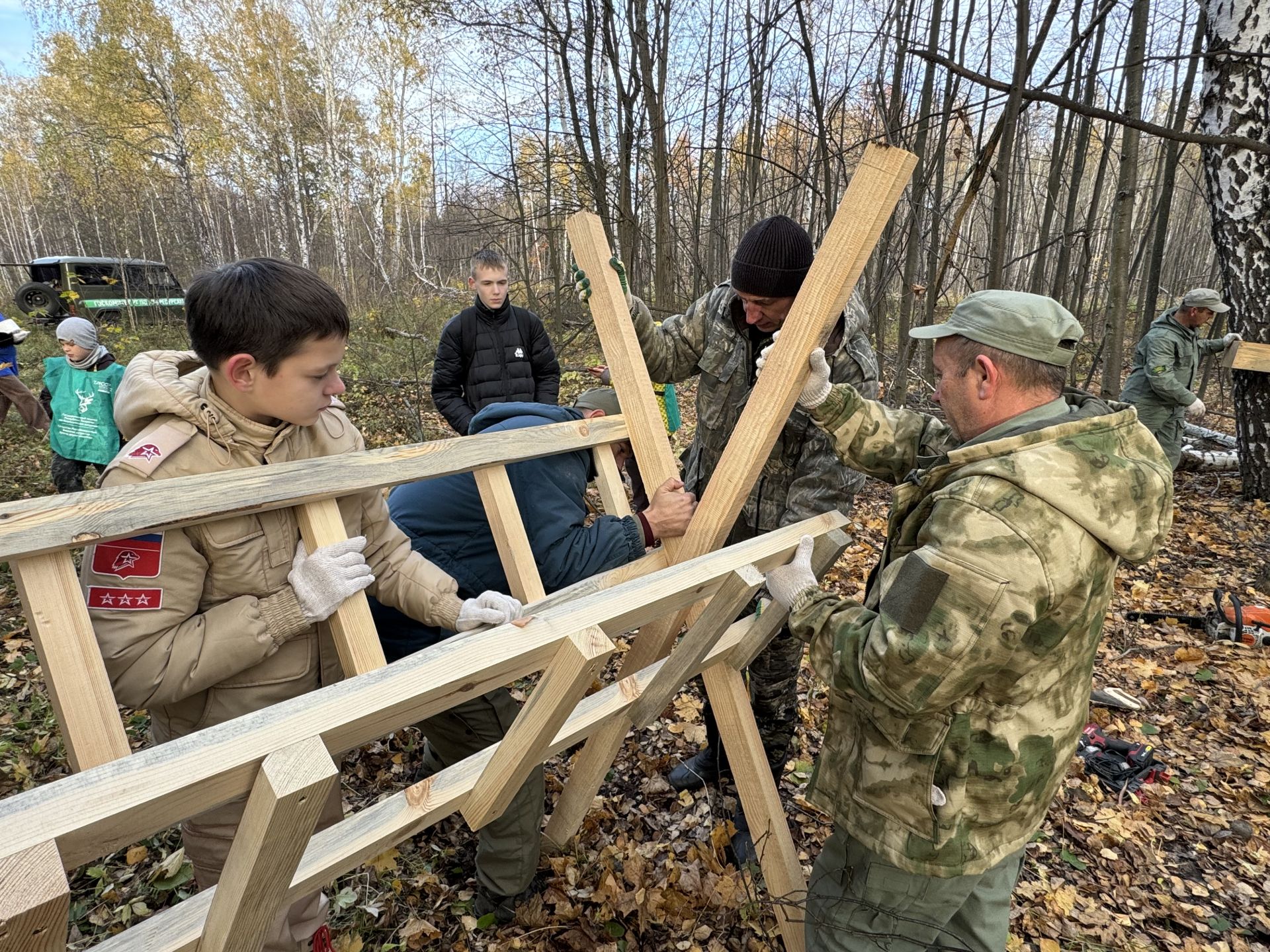 Ученики школ Болгара приняли участие в установке кормушек и солонцов для диких животных