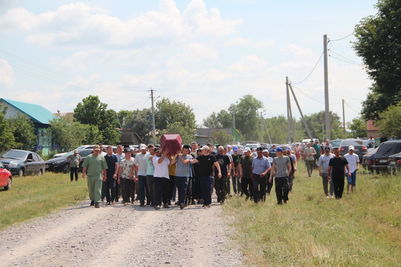 В селе Подлесный Юрткуль прошёл прощальный митинг с бойцом СВО Файсхановым Ильназом Зиннуровичем