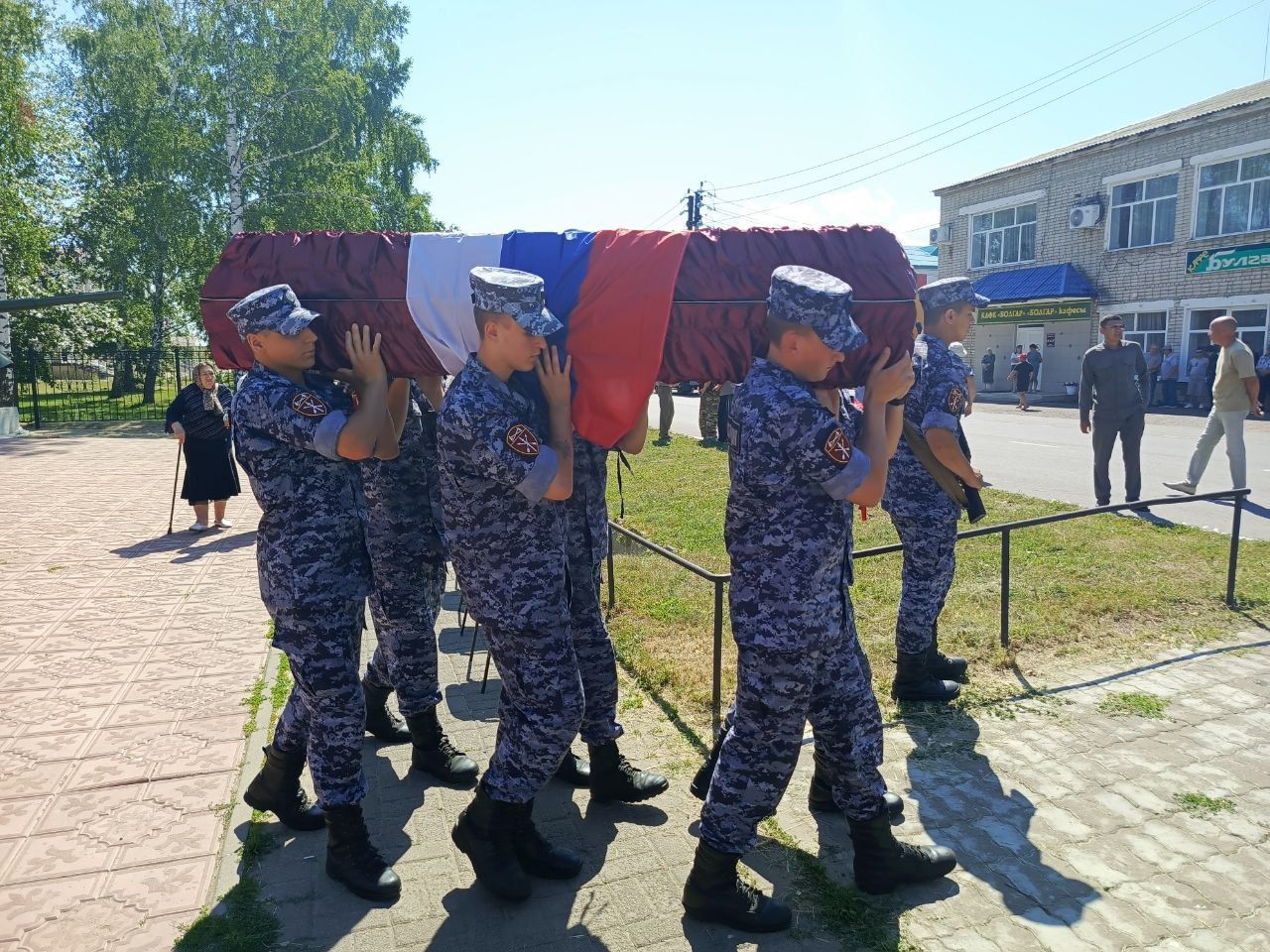 В Болгаре прошло прощание с погибшим бойцом Снаренковым Олегом Анатольевичем