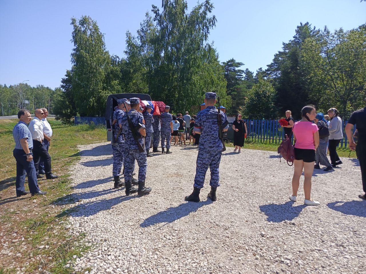 В Болгаре прошло прощание с погибшим бойцом Снаренковым Олегом Анатольевичем