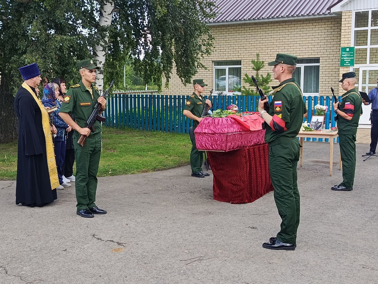 В Красной Слободе простились с погибшим бойцом СВО Шумковым Михаилом Витальевичем