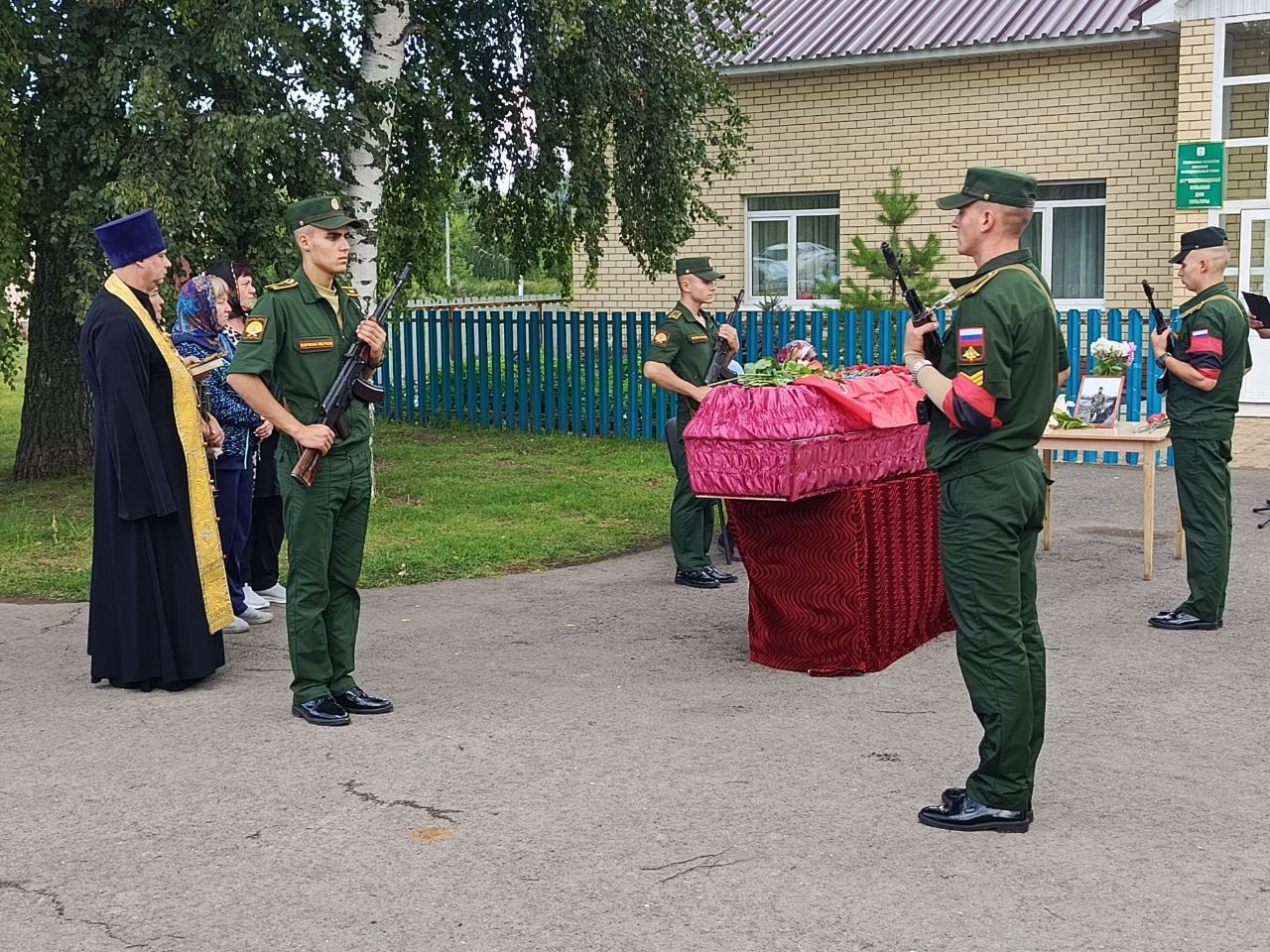 В Красной Слободе простились с погибшим бойцом СВО Шумковым Михаилом Витальевичем