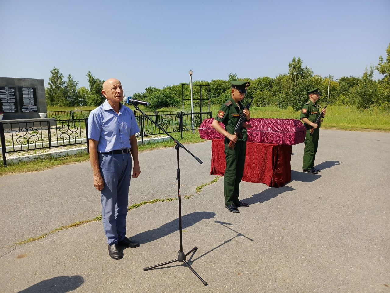 Прощание с погибшим бойцом Родионовым Александром Павловичем.