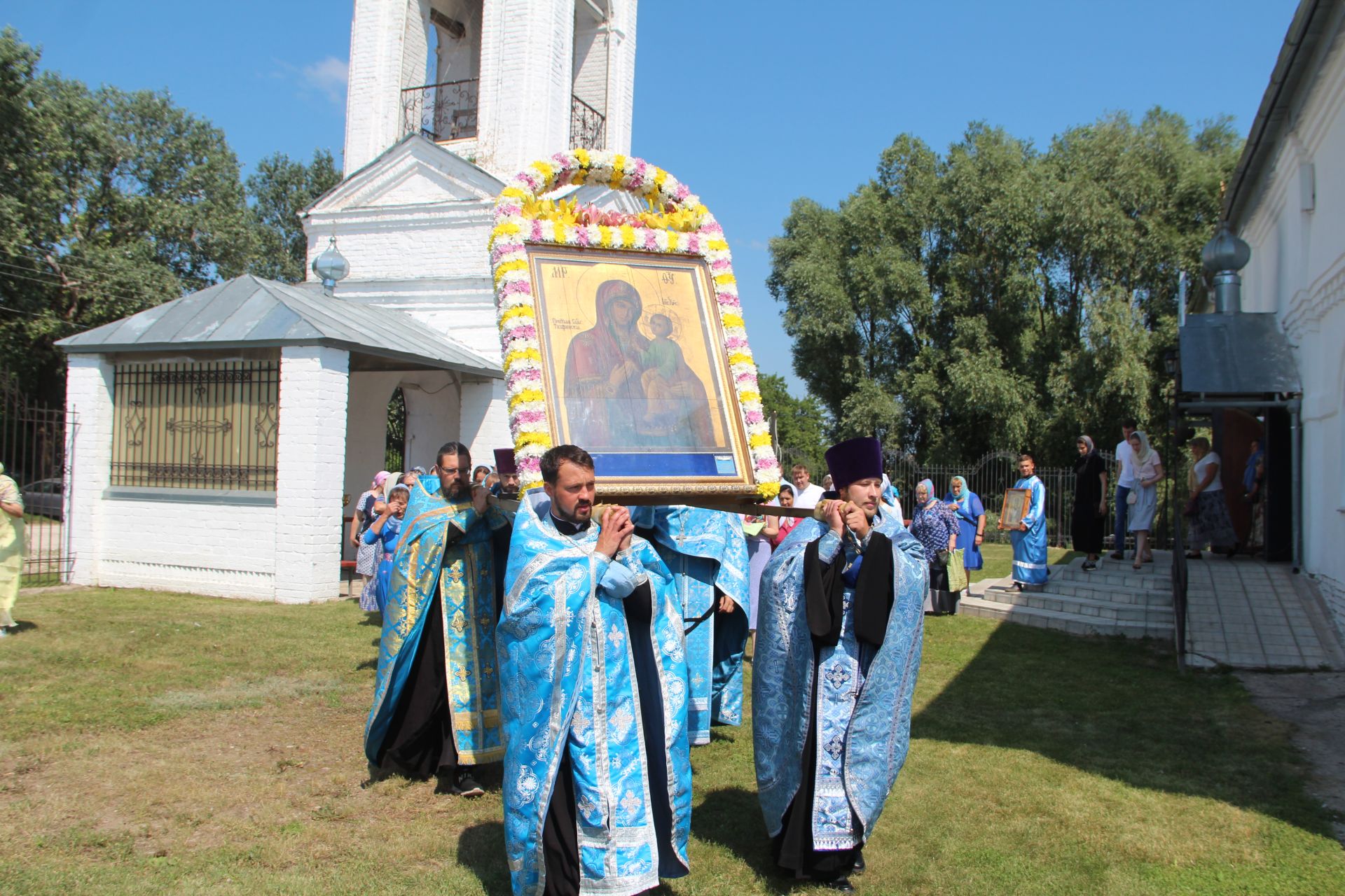 В селе Три Озера прошёл Крёстный Ход