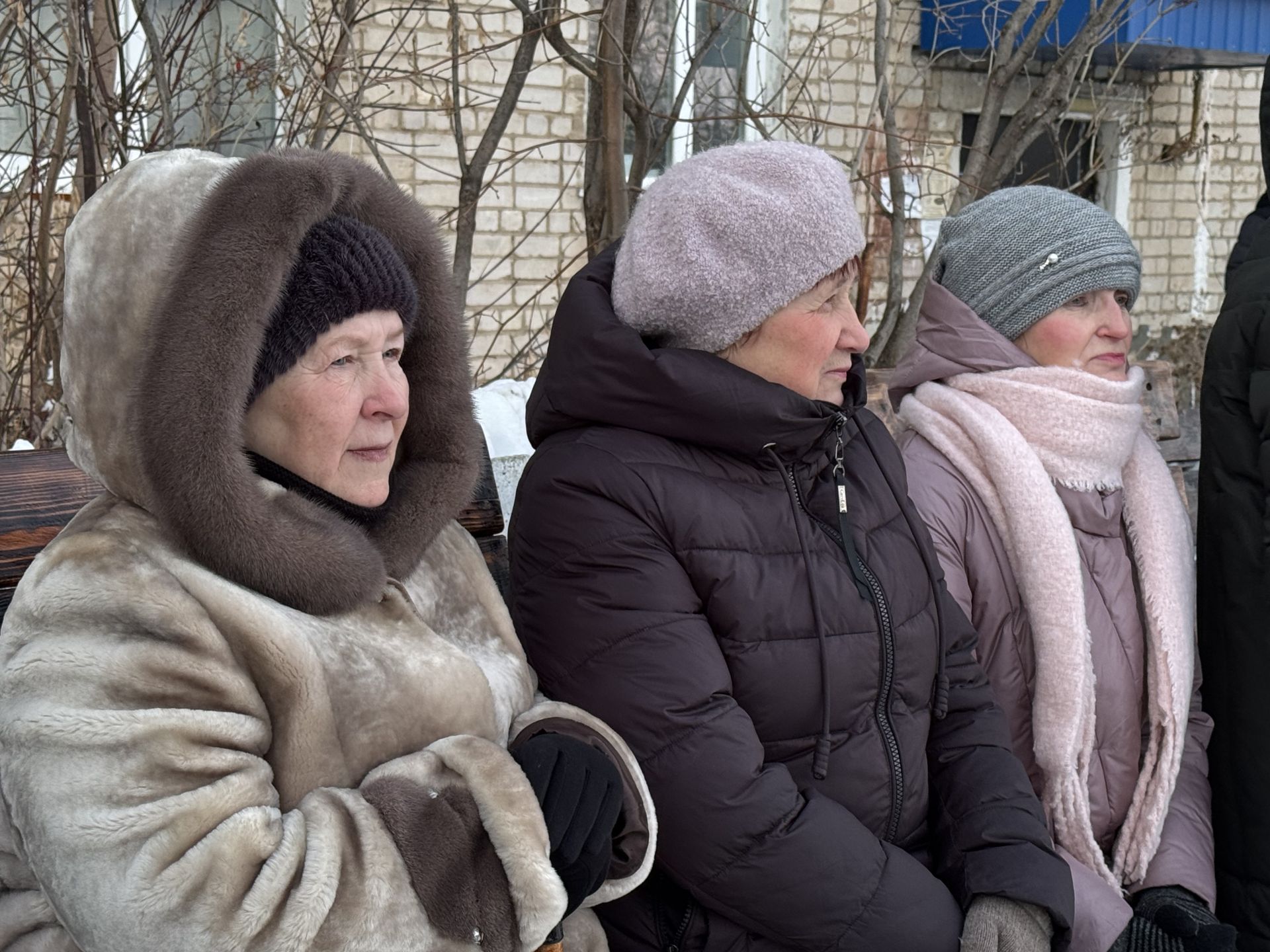 В Болгаре ребята из столярного кружка отреставрировали скамейки для горожан