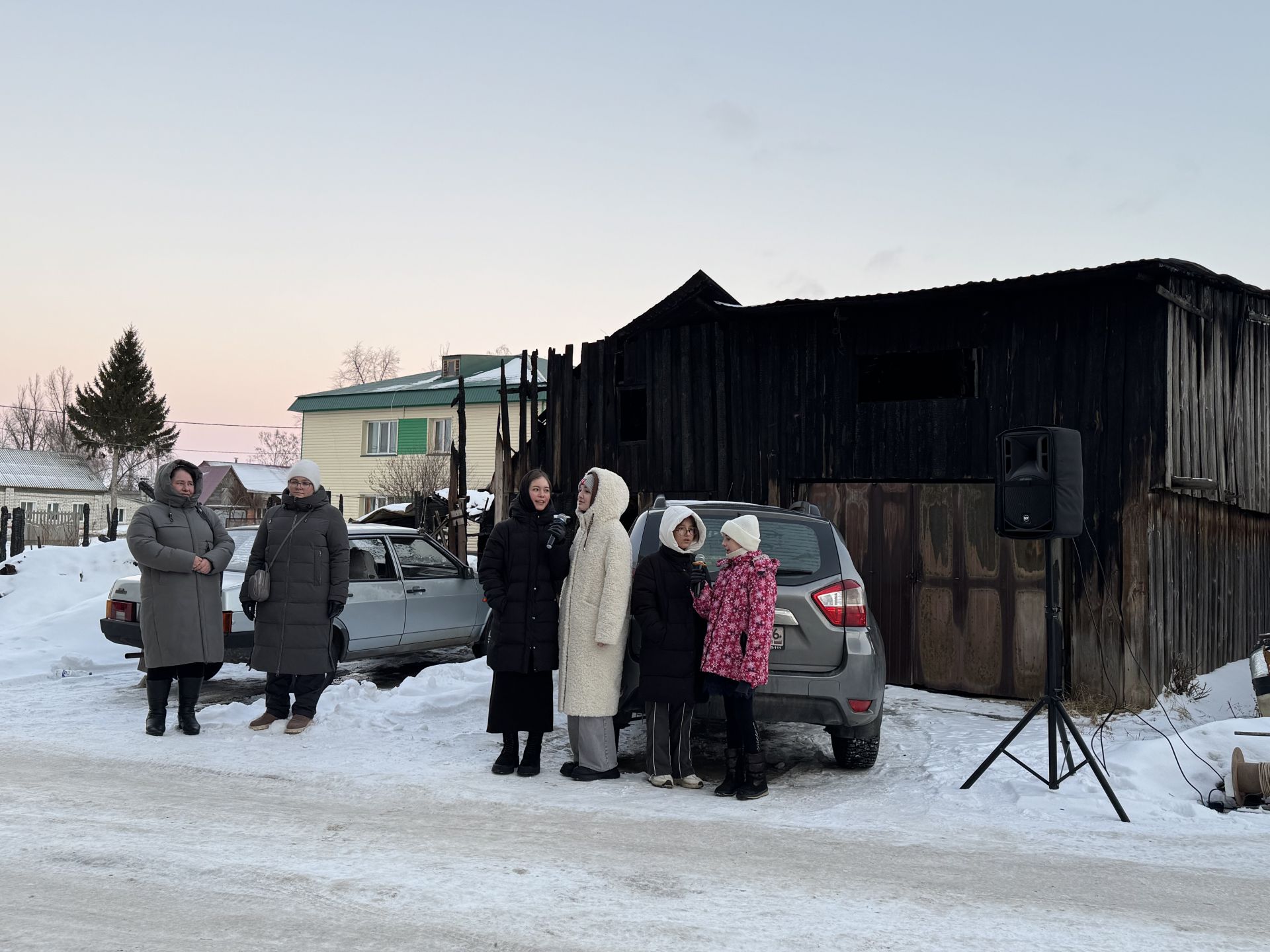 В Болгаре ребята из столярного кружка отреставрировали скамейки для горожан