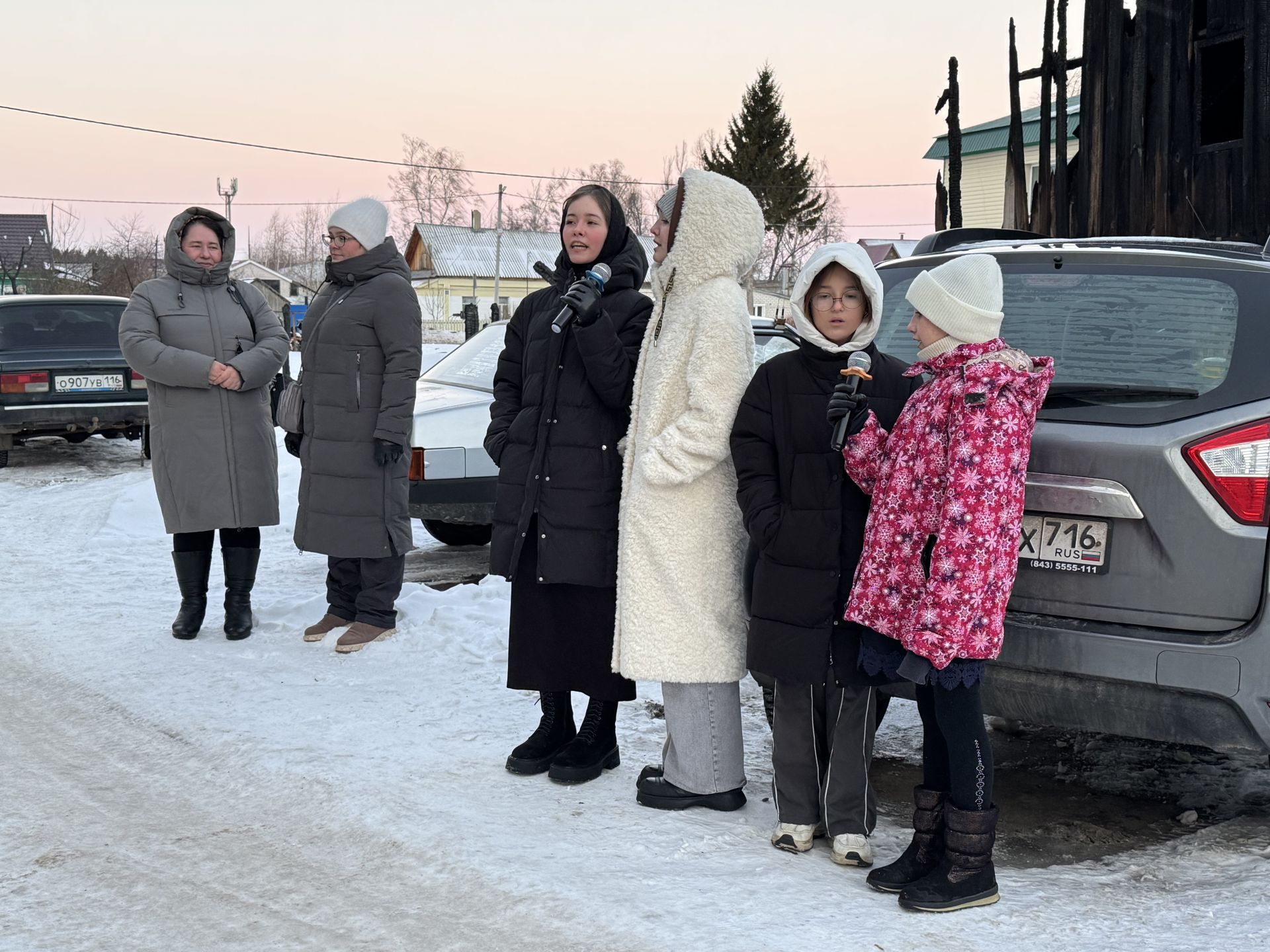 В Болгаре ребята из столярного кружка отреставрировали скамейки для горожан