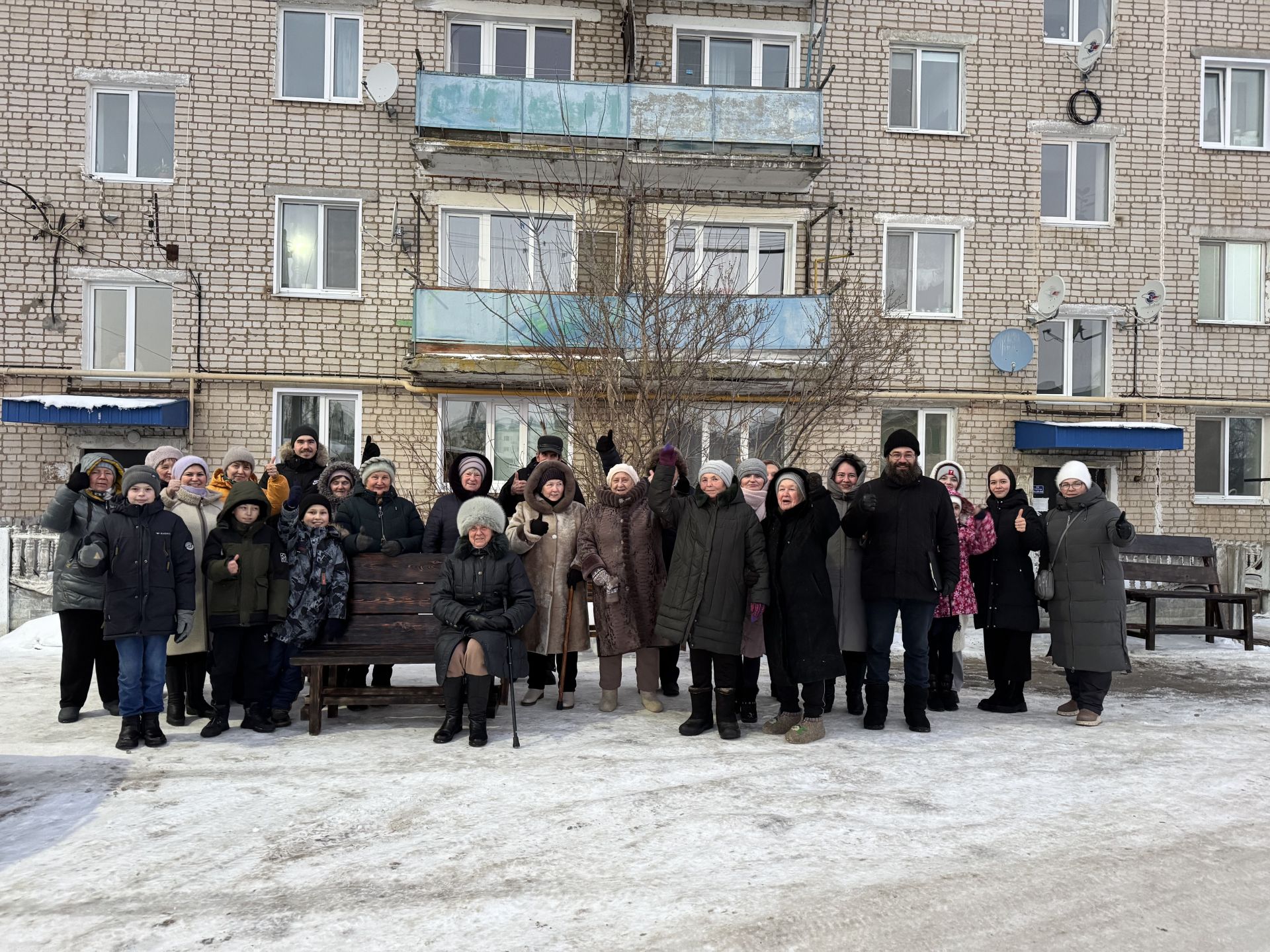 В Болгаре ребята из столярного кружка отреставрировали скамейки для горожан