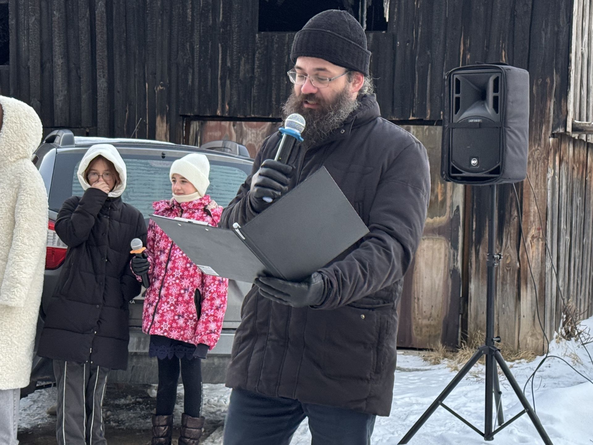 В Болгаре ребята из столярного кружка отреставрировали скамейки для горожан