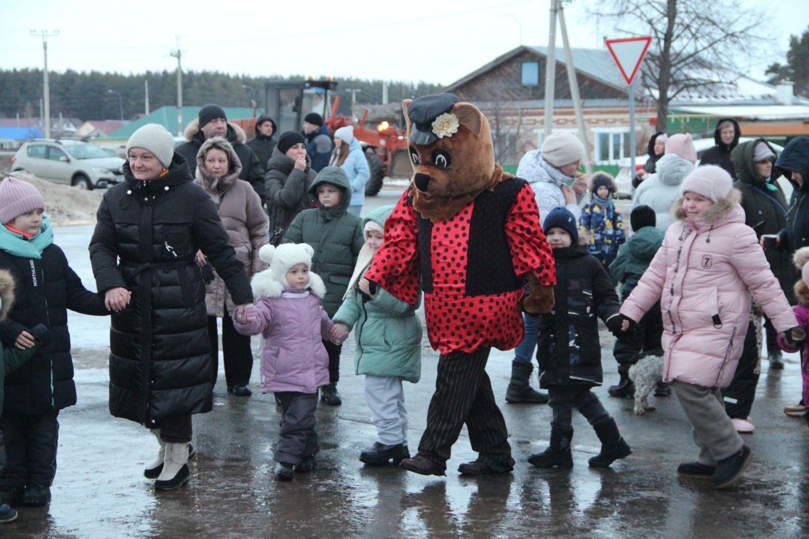 Новогодний праздник прошёл в Спасском участке ОАО «Алексеевскдорстрой»