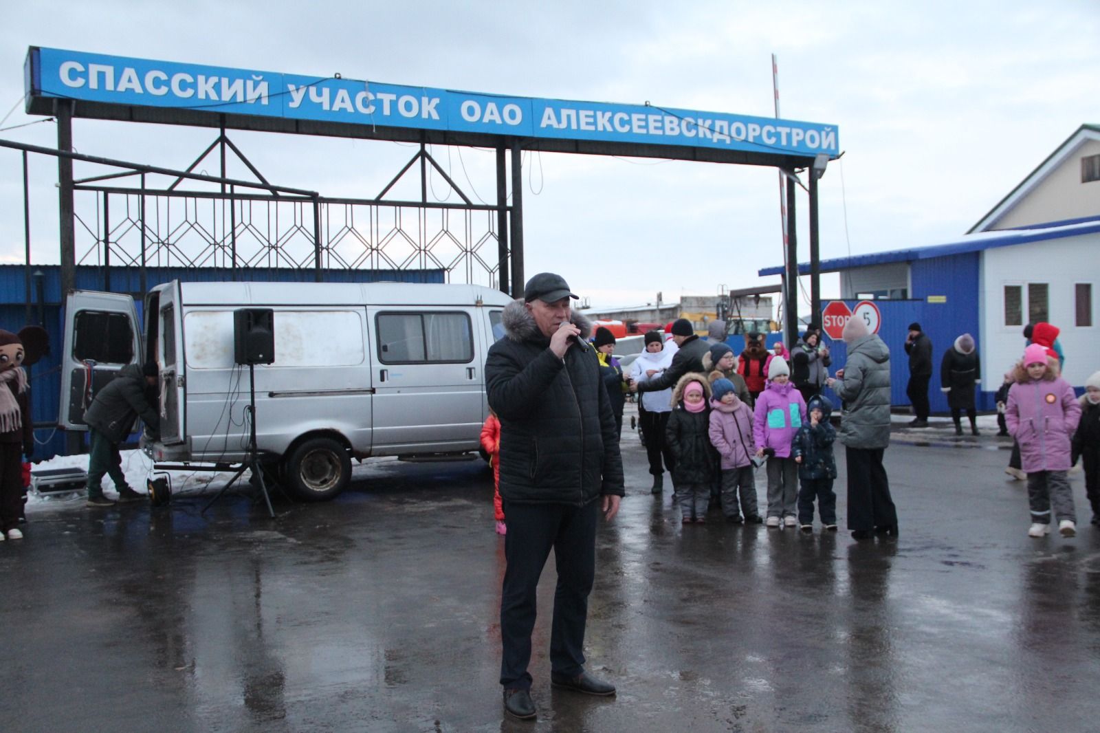 Новогодний праздник прошёл в Спасском участке ОАО «Алексеевскдорстрой»