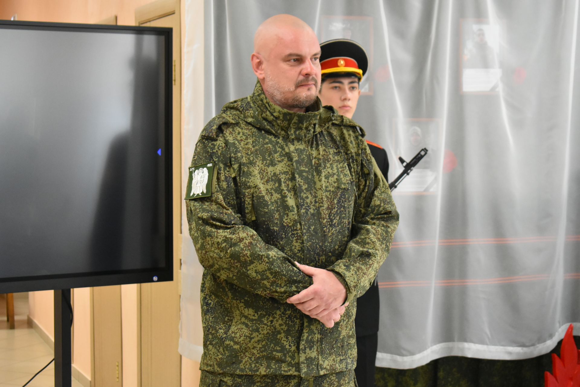 В Болгарской школе для детей с ОВЗ появилась «Стена памяти», посвящённая погибшим участникам СВО