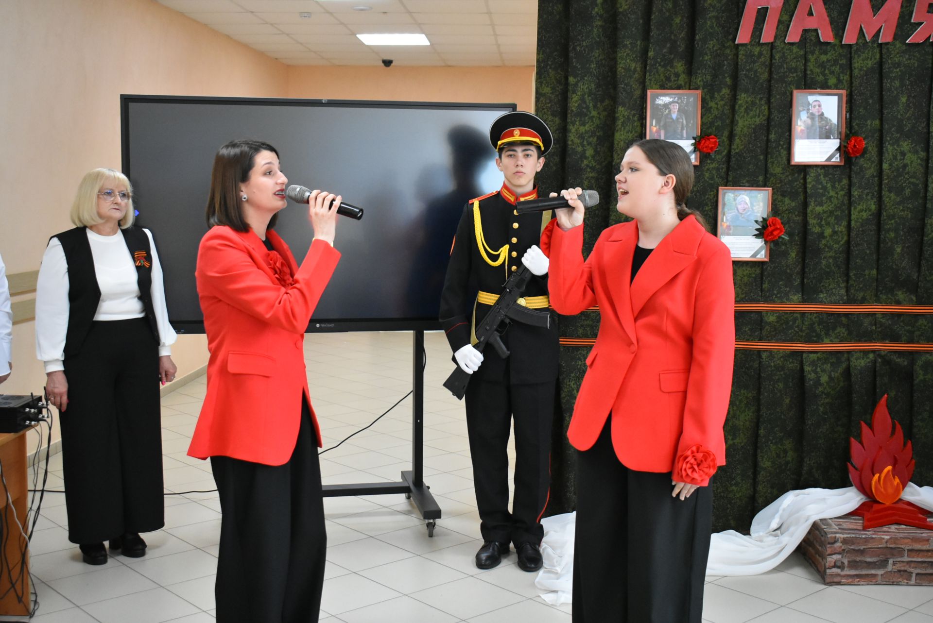 В Болгарской школе для детей с ОВЗ появилась «Стена памяти», посвящённая погибшим участникам СВО