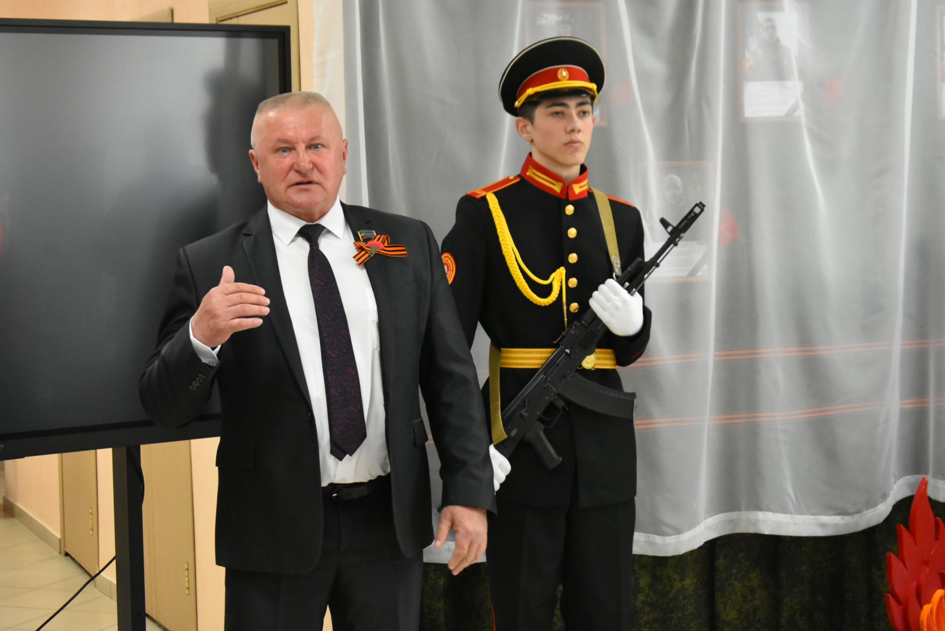 В Болгарской школе для детей с ОВЗ появилась «Стена памяти», посвящённая погибшим участникам СВО