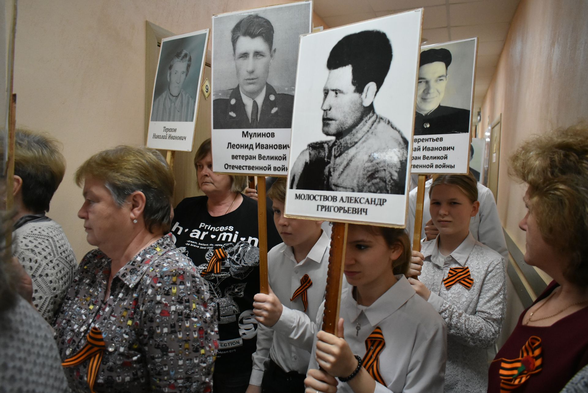В Болгарской школе для детей с ОВЗ появилась «Стена памяти», посвящённая погибшим участникам СВО