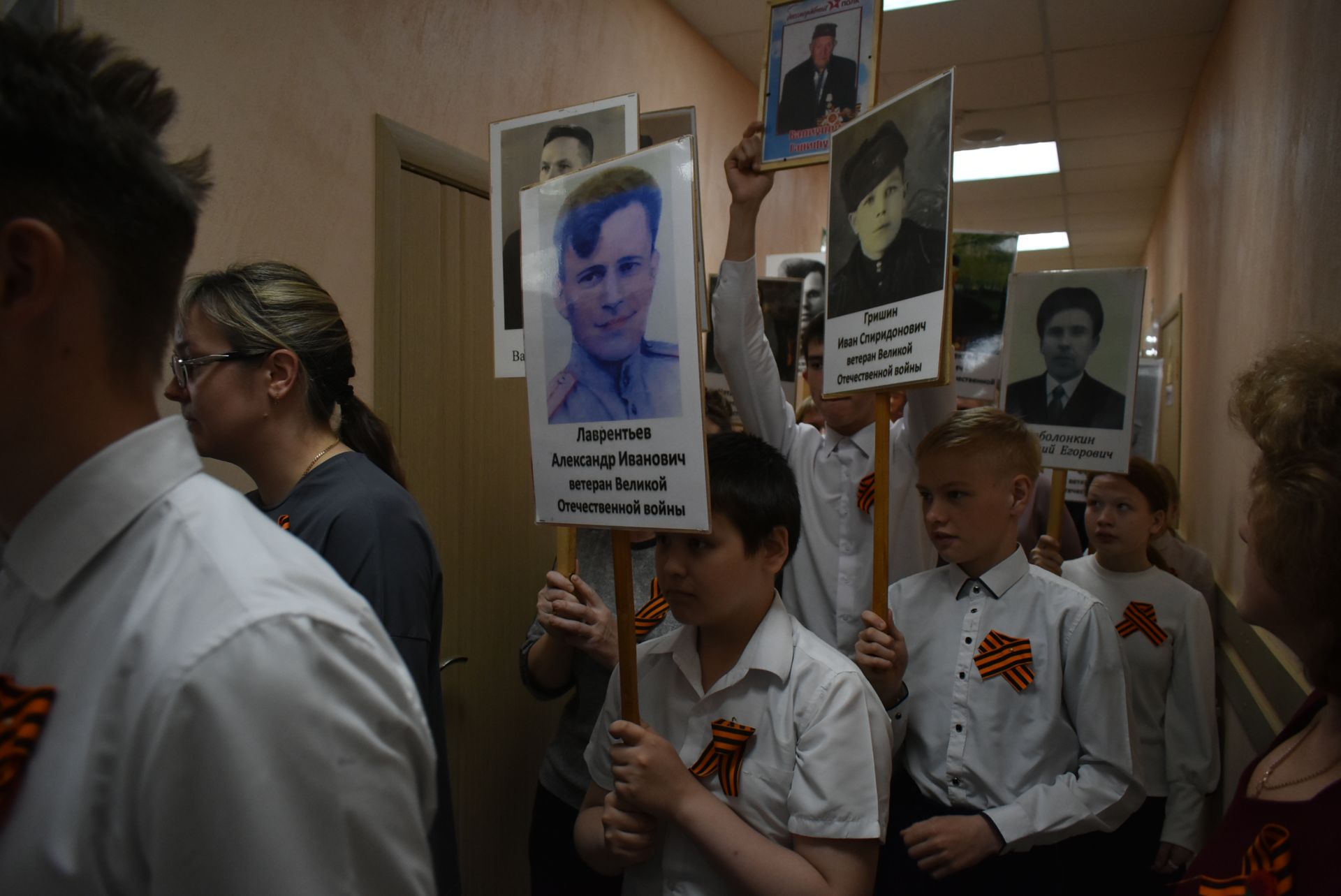 В Болгарской школе для детей с ОВЗ появилась «Стена памяти», посвящённая погибшим участникам СВО