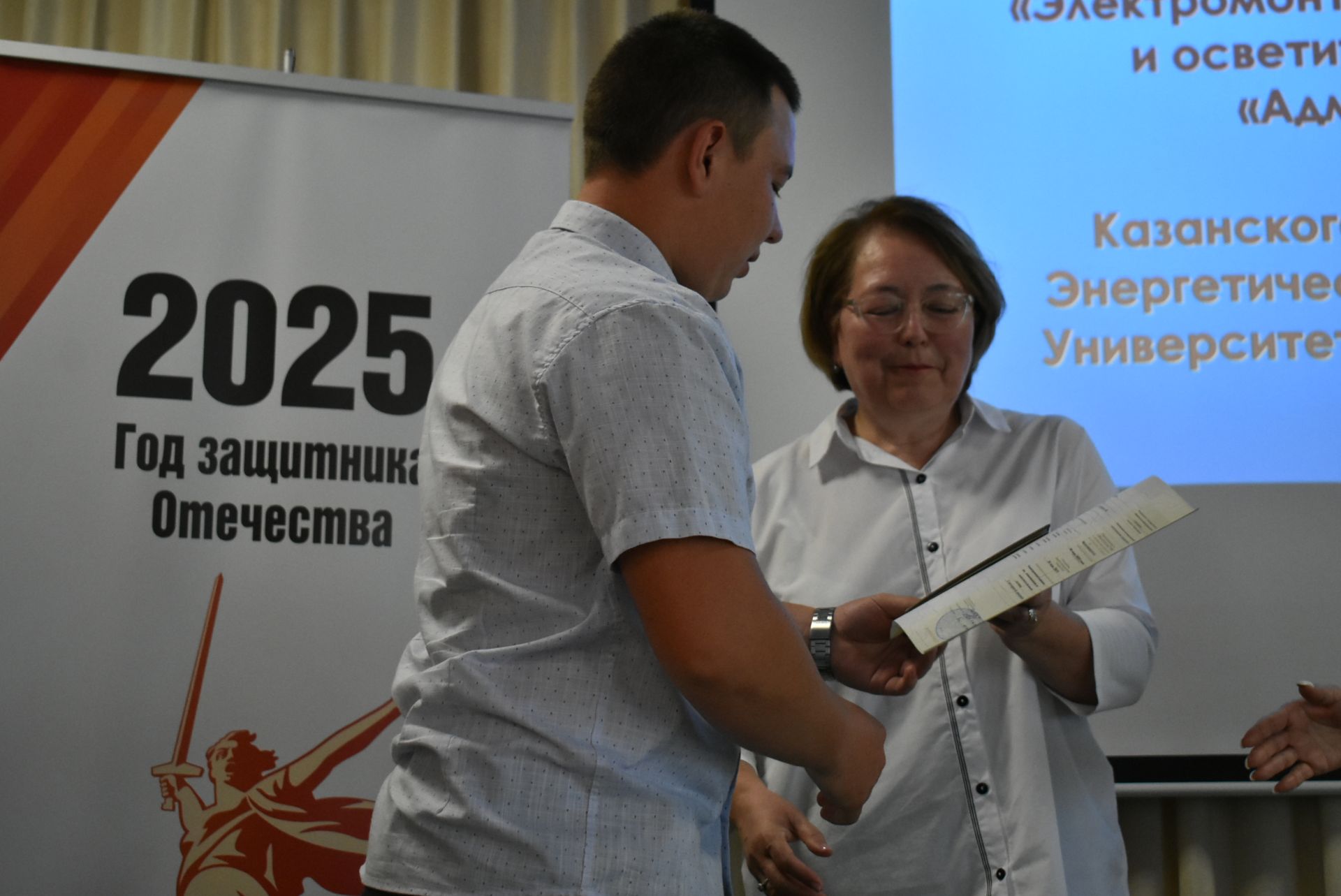 Школьники Спасского района получили свидетельства электромонтажников и администраторов