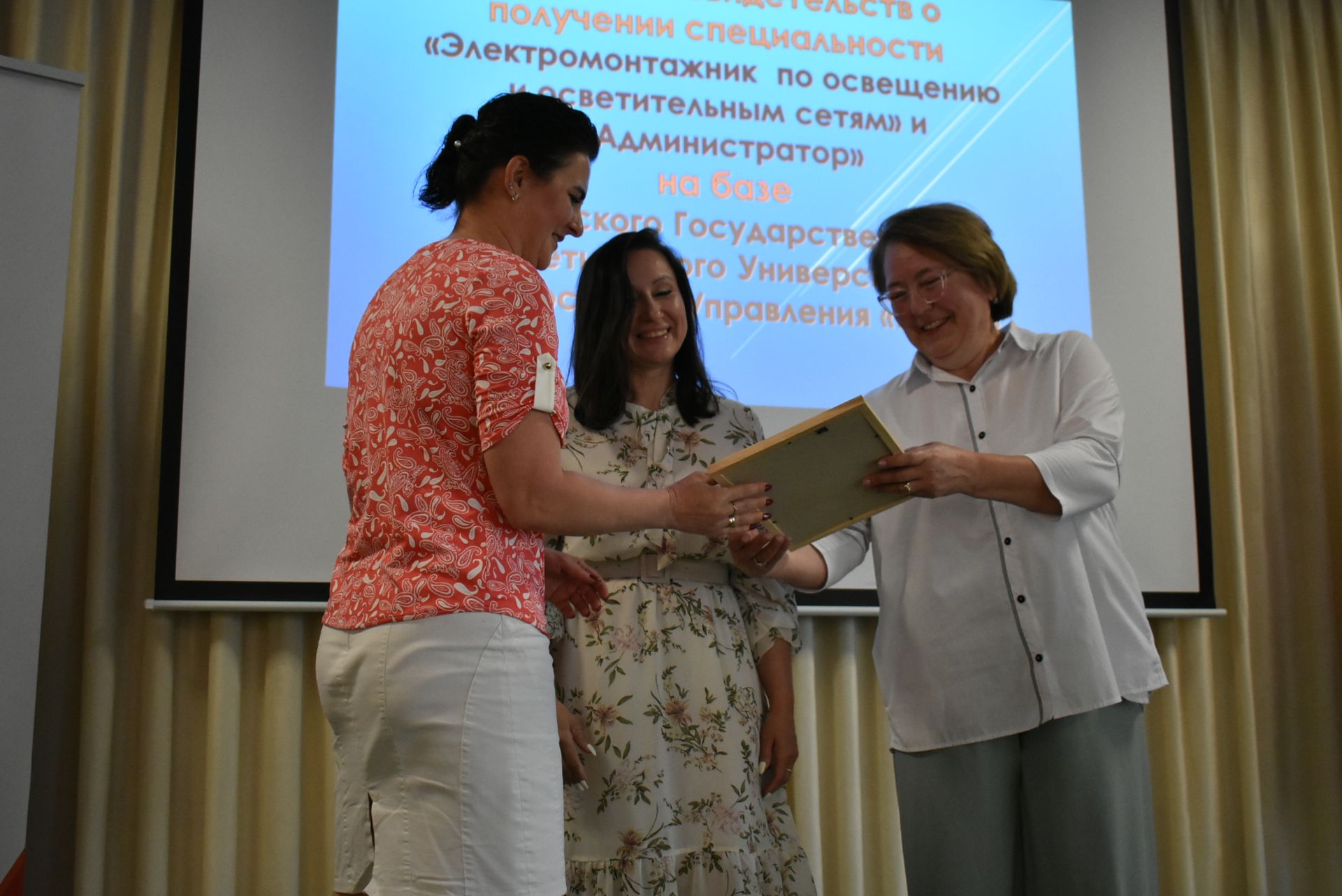 Школьники Спасского района получили свидетельства электромонтажников и администраторов