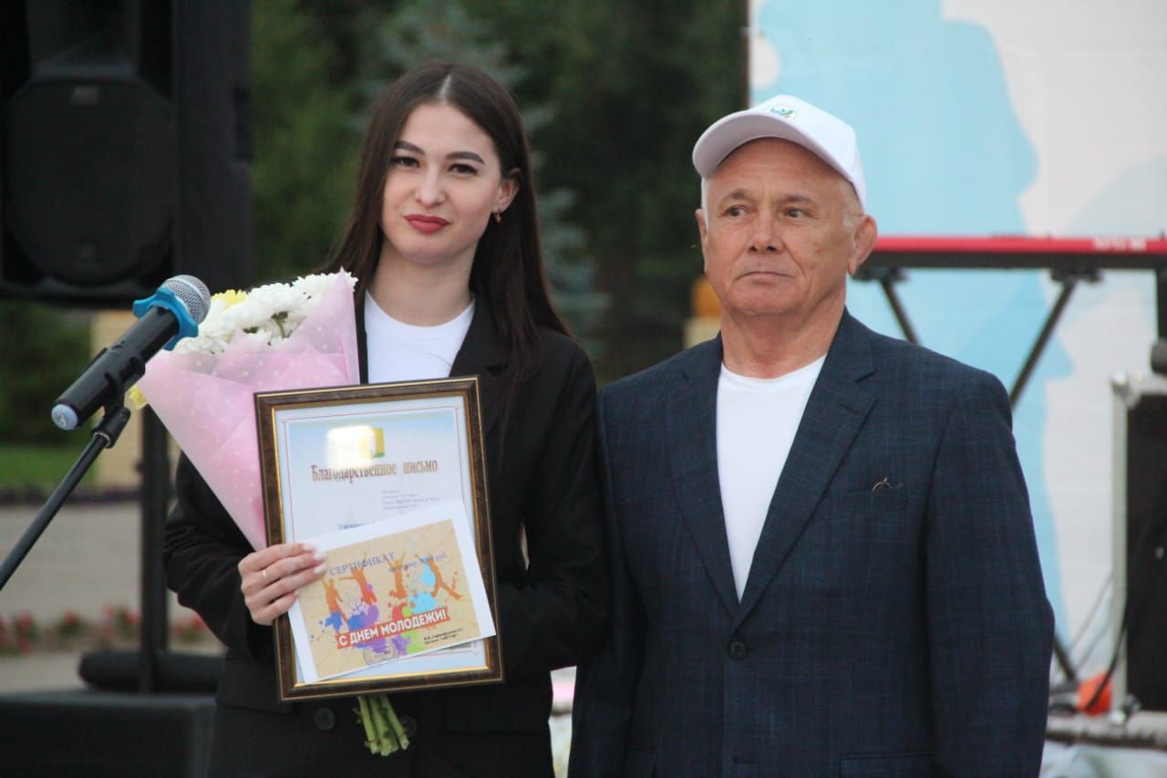 На Дне молодёжи состоялось торжественное награждение молодых специалистов Спасского района