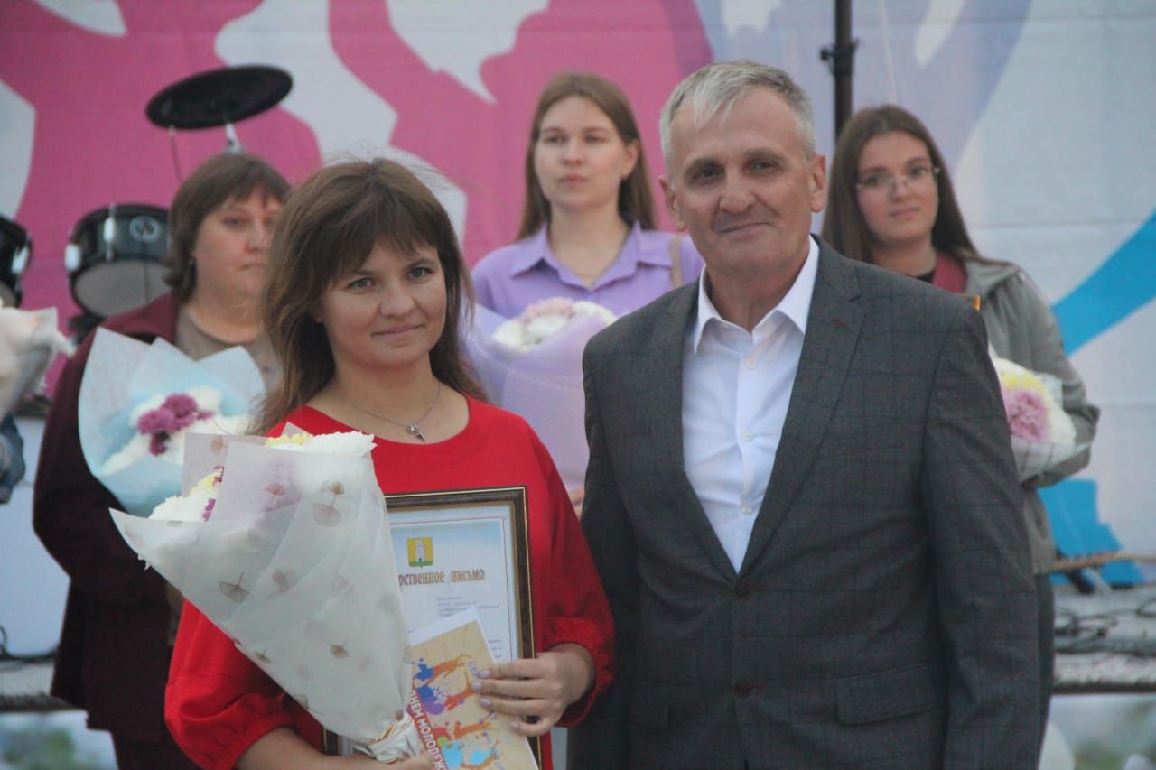 На Дне молодёжи состоялось торжественное награждение молодых специалистов Спасского района