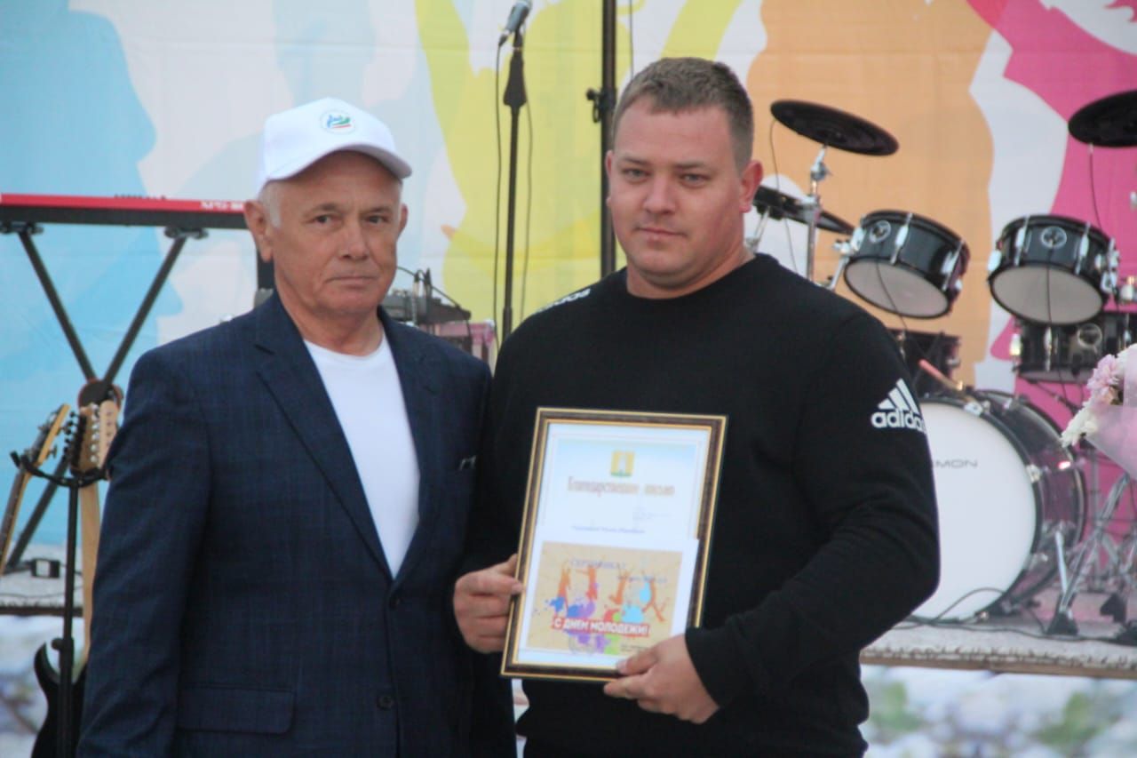 На Дне молодёжи состоялось торжественное награждение молодых специалистов Спасского района