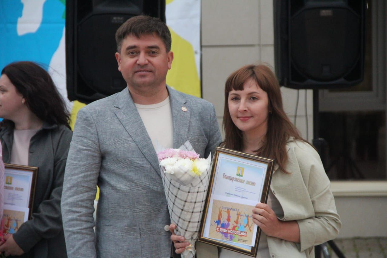 На Дне молодёжи состоялось торжественное награждение молодых специалистов Спасского района