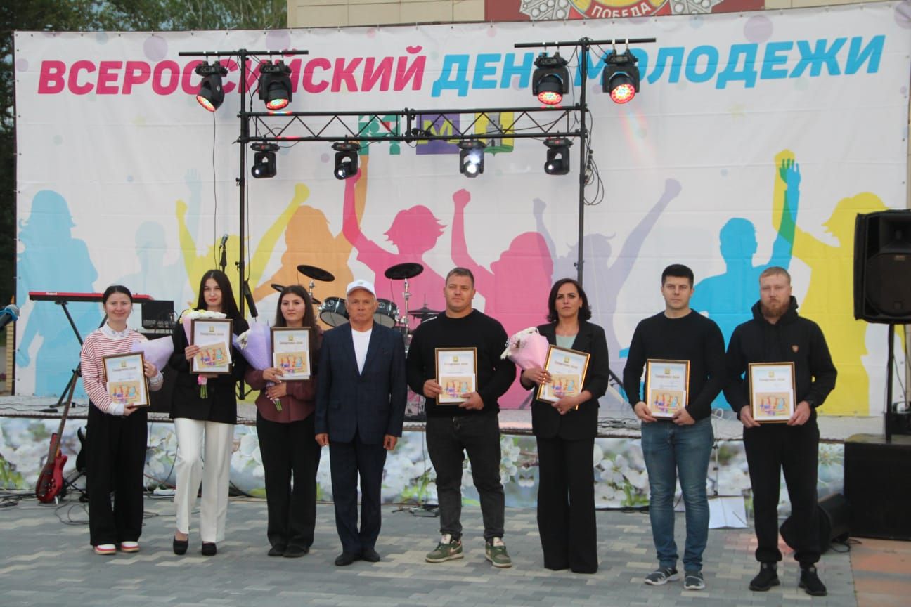 На Дне молодёжи состоялось торжественное награждение молодых специалистов Спасского района