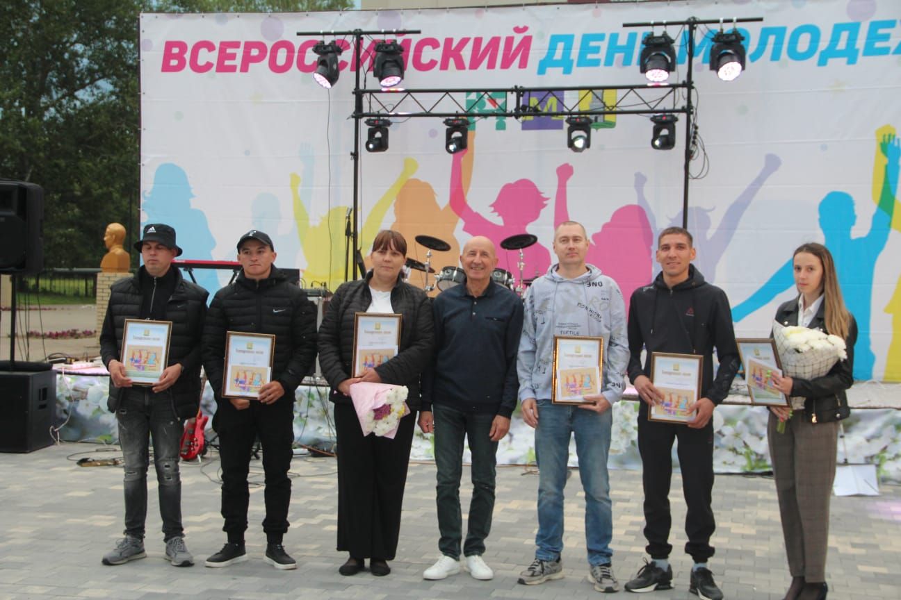На Дне молодёжи состоялось торжественное награждение молодых специалистов Спасского района