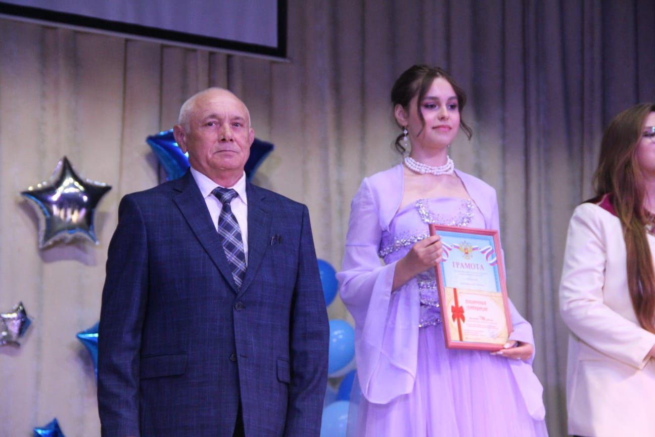 В Болгаре прошла торжественная церемония вручения аттестатов школьникам