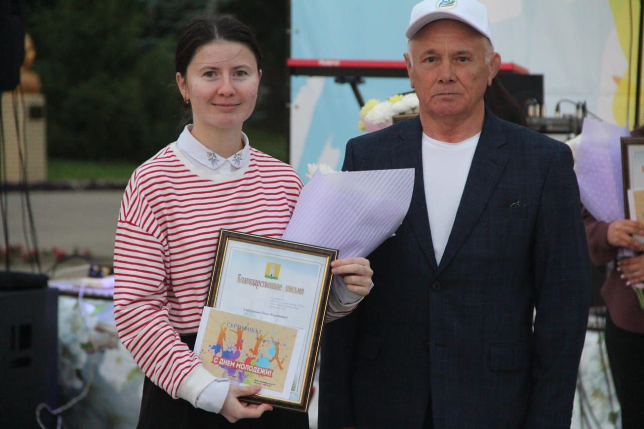 На Дне молодёжи состоялось торжественное награждение молодых специалистов Спасского района