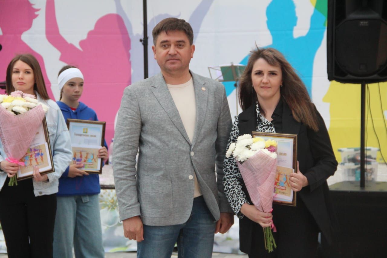 На Дне молодёжи состоялось торжественное награждение молодых специалистов Спасского района