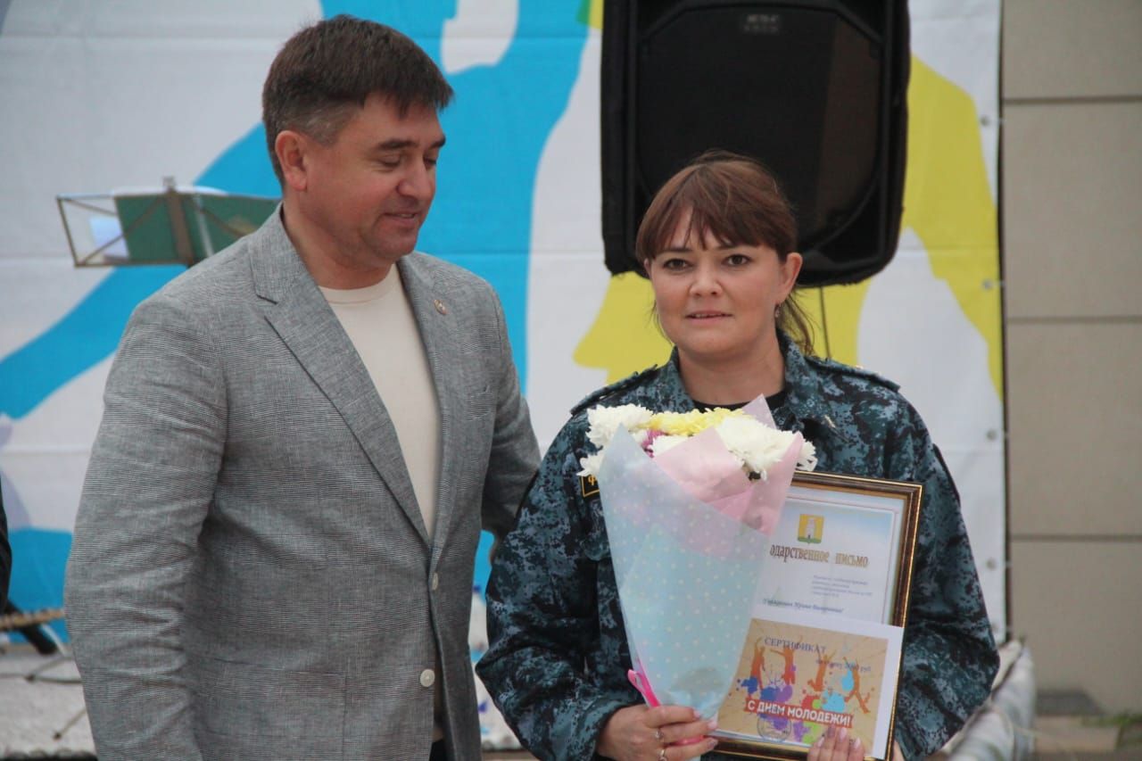 На Дне молодёжи состоялось торжественное награждение молодых специалистов Спасского района