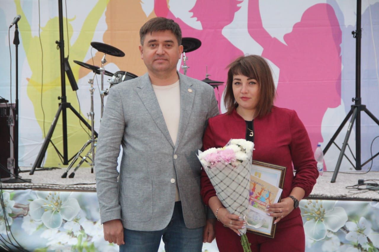 На Дне молодёжи состоялось торжественное награждение молодых специалистов Спасского района