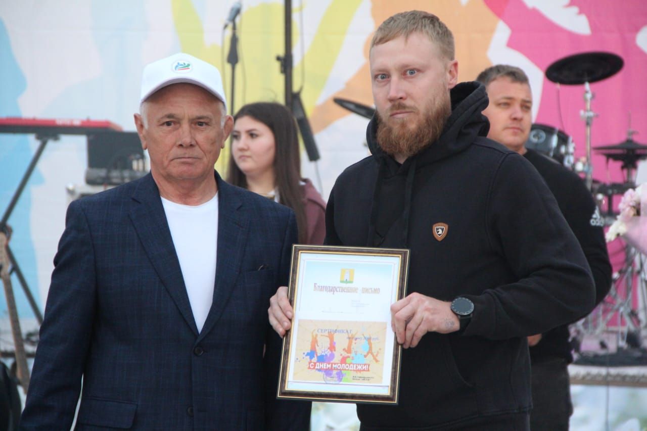 На Дне молодёжи состоялось торжественное награждение молодых специалистов Спасского района