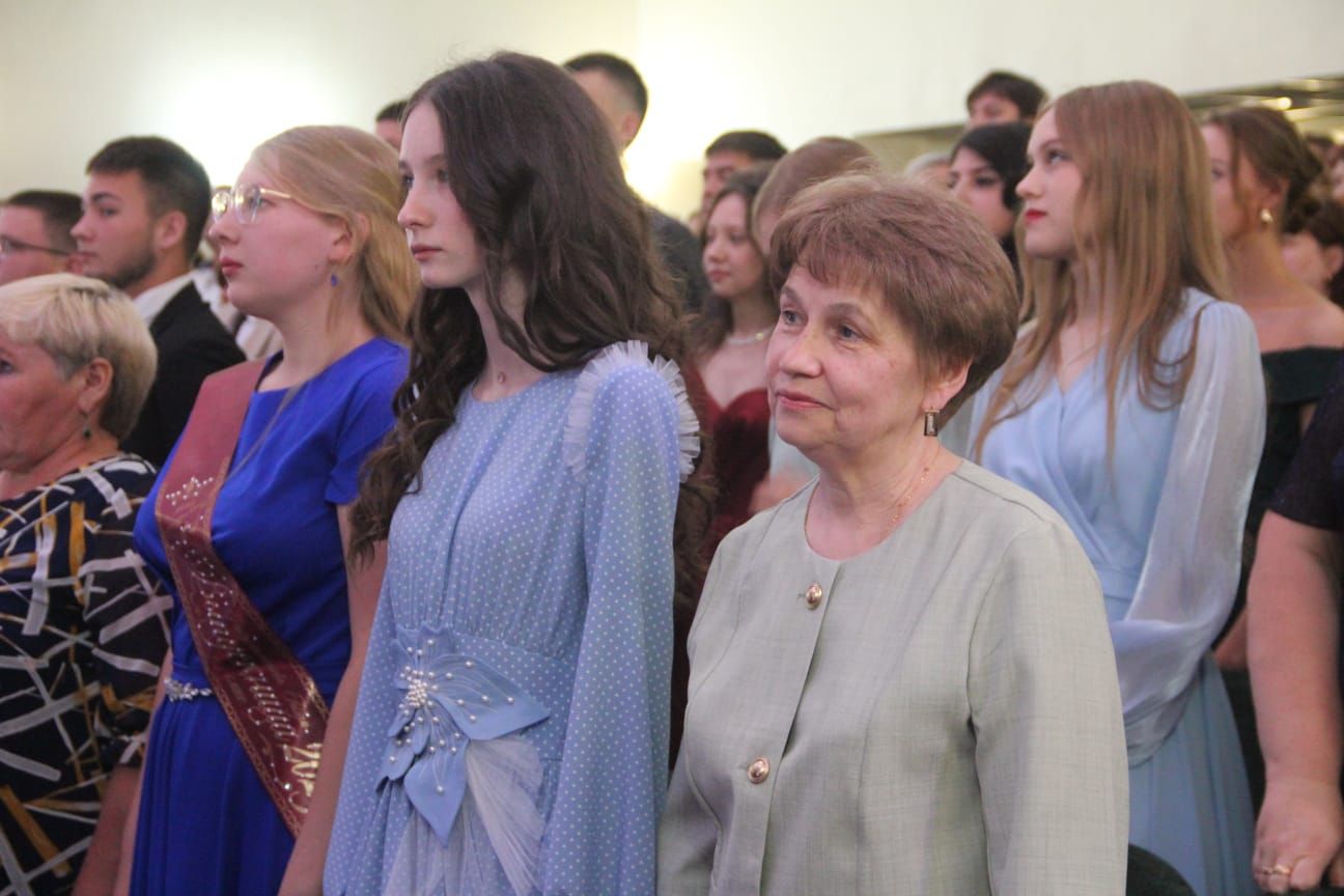 В Болгаре прошла торжественная церемония вручения аттестатов школьникам