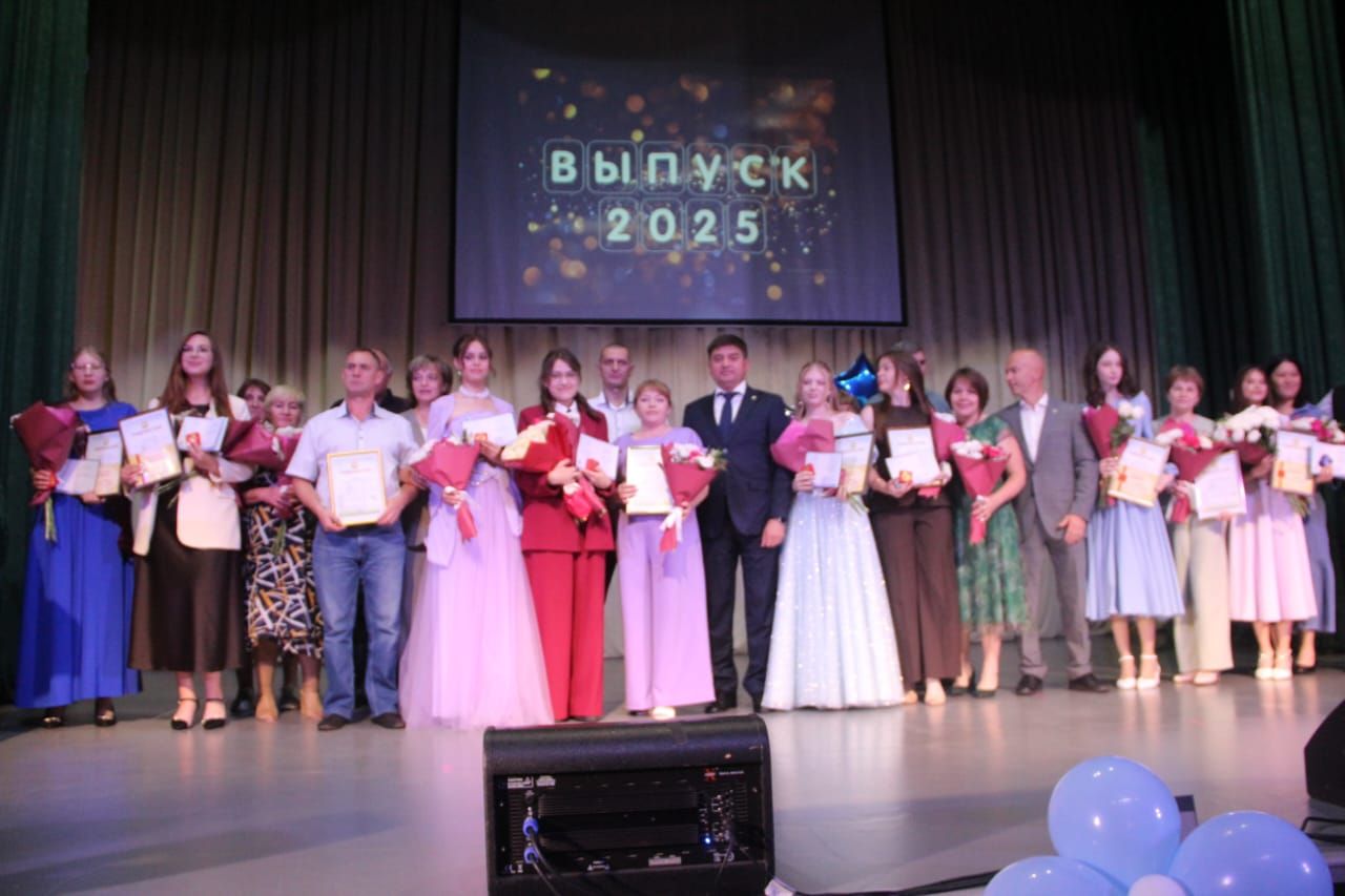 В Болгаре прошла торжественная церемония вручения аттестатов школьникам