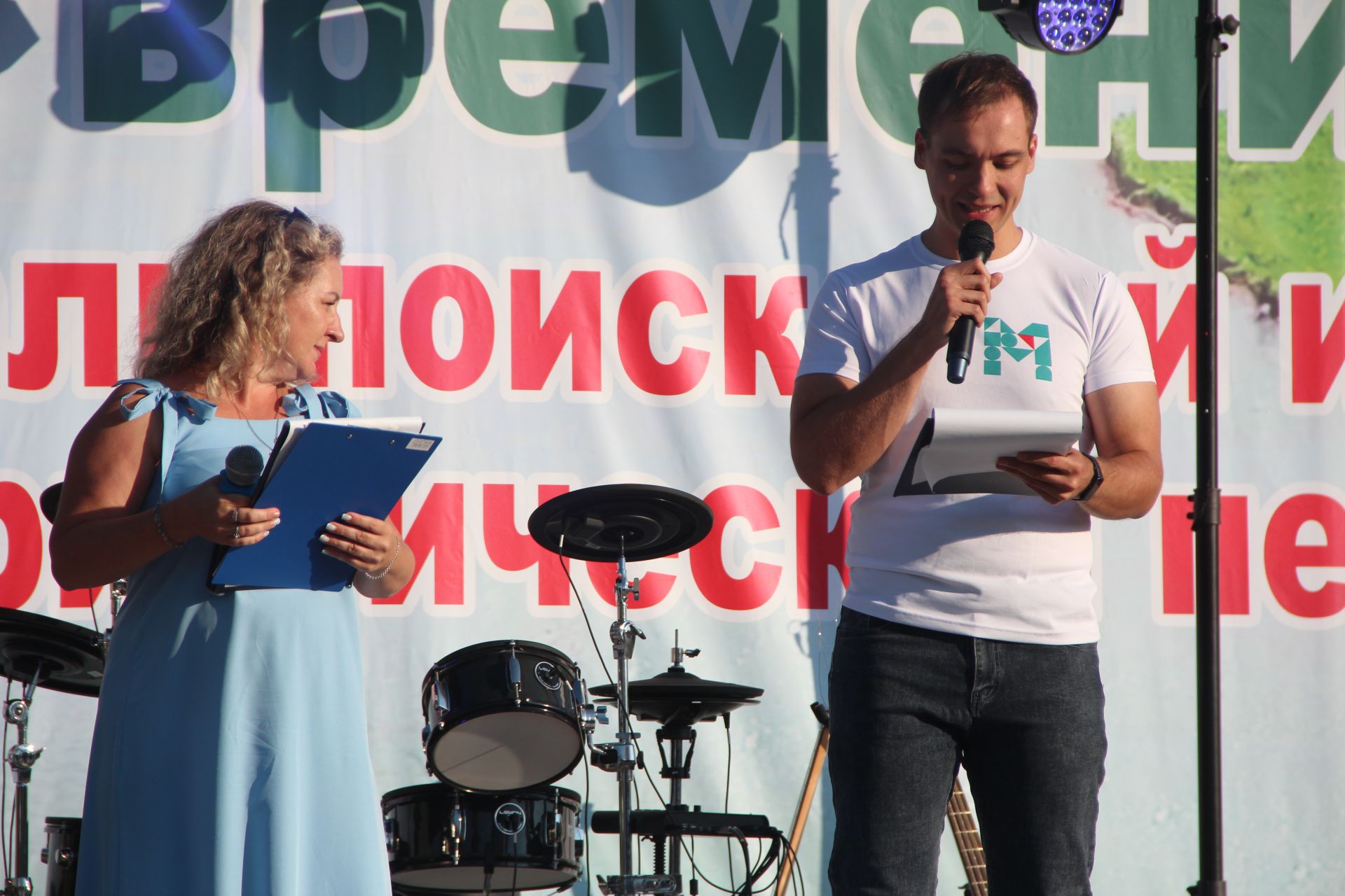 На сцене Фестиваля "Река времени" десятки артистов представили своё творчество