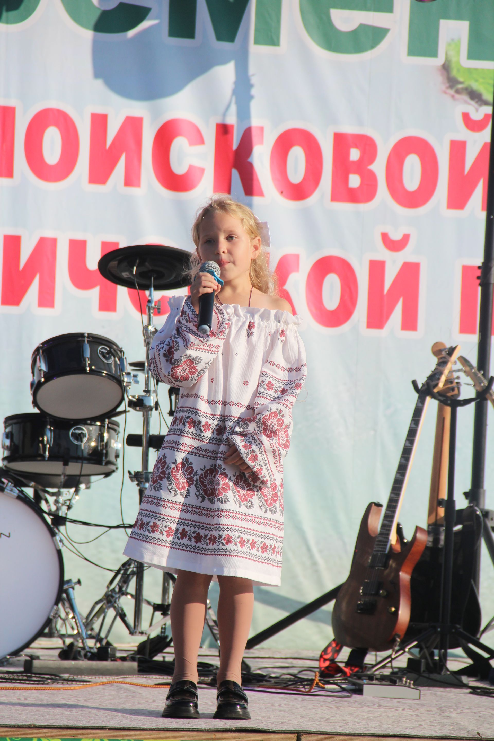 На сцене Фестиваля "Река времени" десятки артистов представили своё творчество