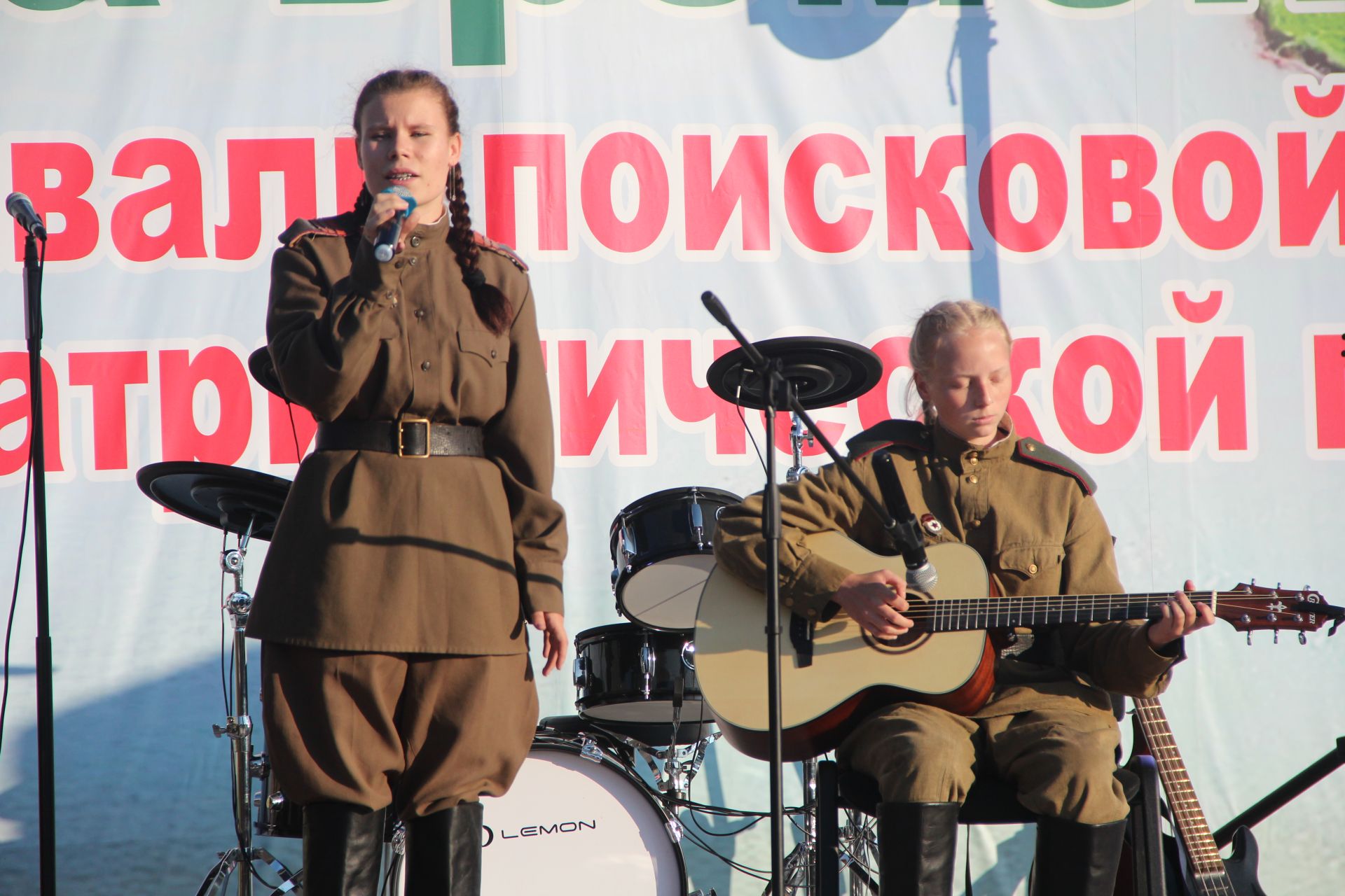 На сцене Фестиваля "Река времени" десятки артистов представили своё творчество