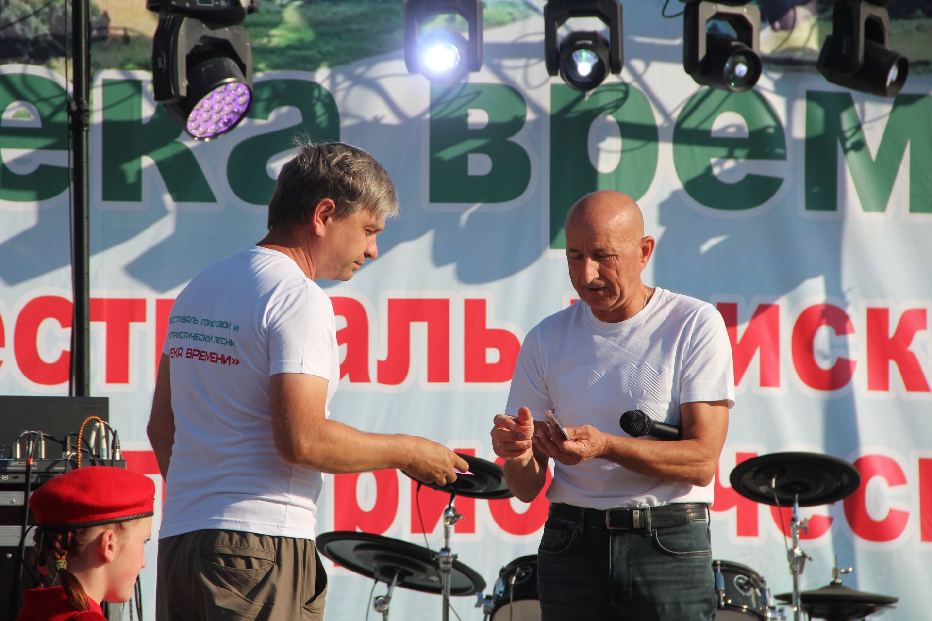На сцене Фестиваля "Река времени" десятки артистов представили своё творчество