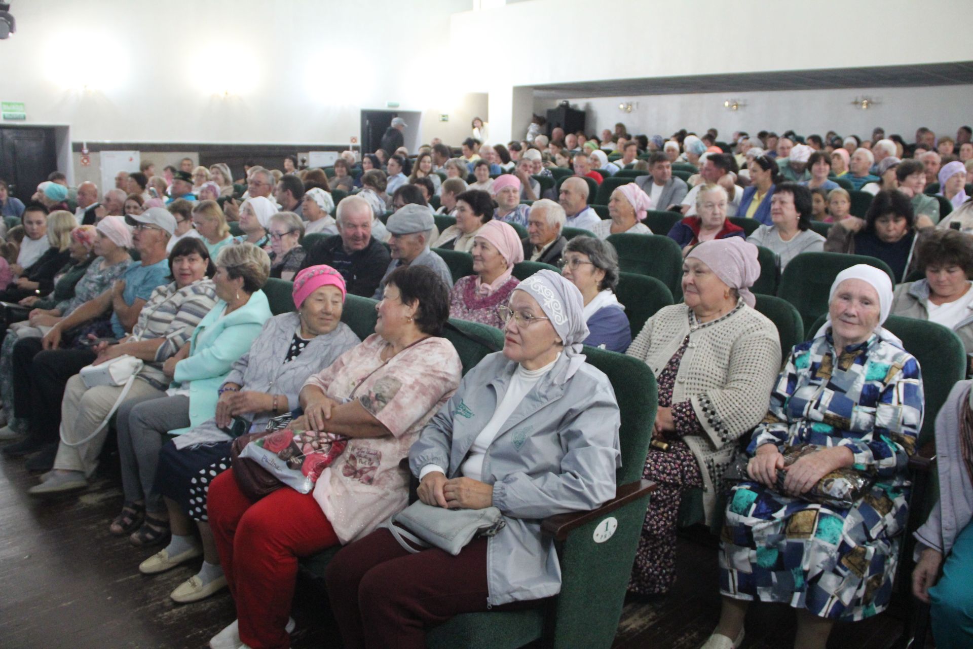 В районном Доме культуры прошёл большой концерт звёзд татарской эстрады