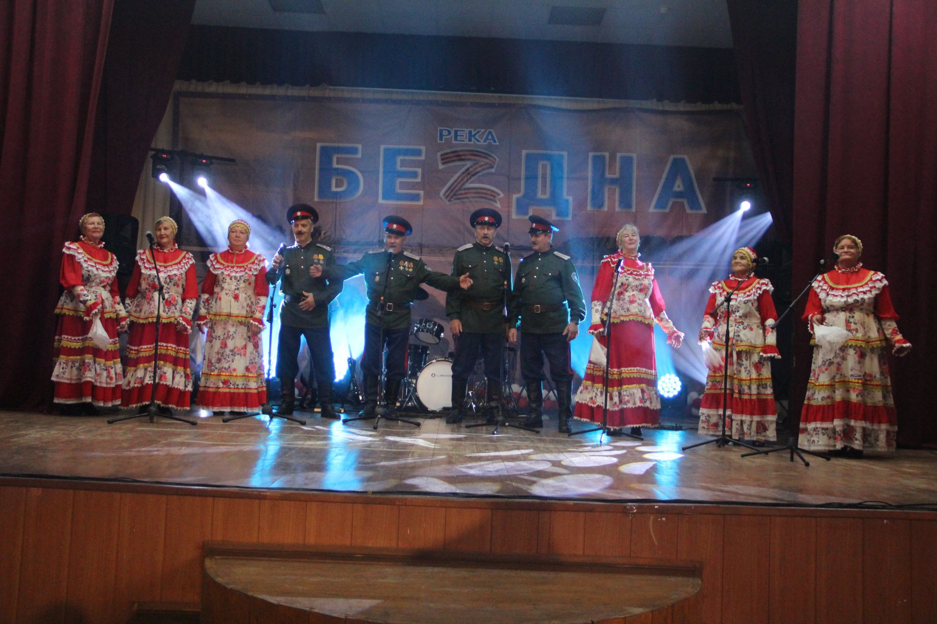 Фестиваль поисковой и военно-патриотической песни "Река Бездна- 2026" собрал на сцене Никольского СДК десятки артистов
