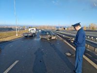 В массовом ДТП на Президентском мосту в Ульяновске пострадали десятки автомобилей