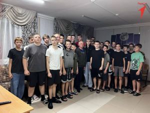 Мастер спорта по борьбе встретился с кадетами Болгара