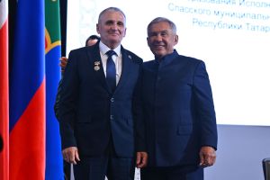 Начальник отдела образования Спасского района получил звание «Заслуженный учитель Республики Татарстан»