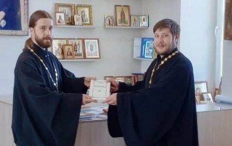 Церковь Сошествия Святого Духа в Болгаре получила книги в подарок