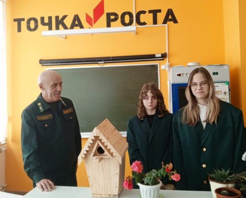 В Бураковской школе побывали специалисты Болгарского лесничества